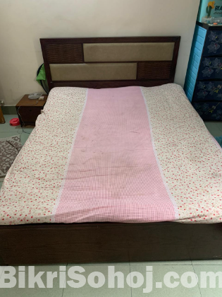 নাভানা খাট